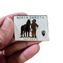Vintage Gold Toned North Dakota Jaycees Pin 1.5"