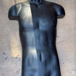 Men’s Mannequin Body - Cracked On Bottom 