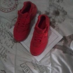 Triple Red Nike Huaraches 