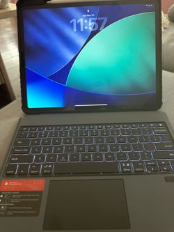 iPad Pro 12.9” 4th Gen 128GB + Apple Pencil + Nillkin Keyboard Case