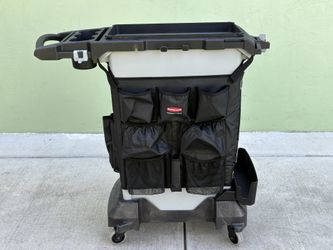 Rubbermaid Grey Gallon Rectangular Container With Removable Parts