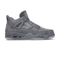 Jordan 4 x Kaws With box size 10.5 Used like new