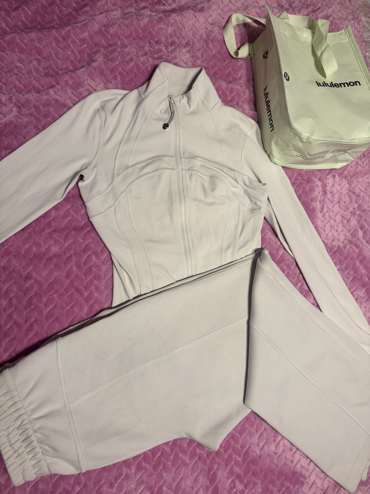 Lulu lemon Off White Set. Size 4 Both