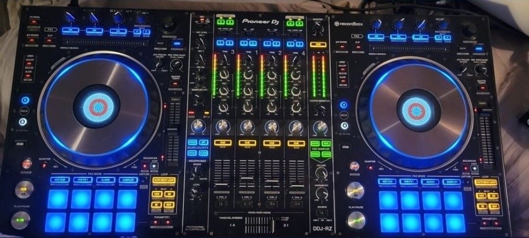 Pioneer DDJ-RZ 4-Channel Rekordbox DJ Controller Monitor