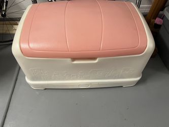 TOYBOX      ( Little Tykes  ).  2