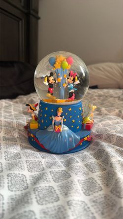 Limited Edition 2001 Disney 100th Musical Birthday Snowglobe
