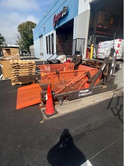Hydraulic ramp for loading dock