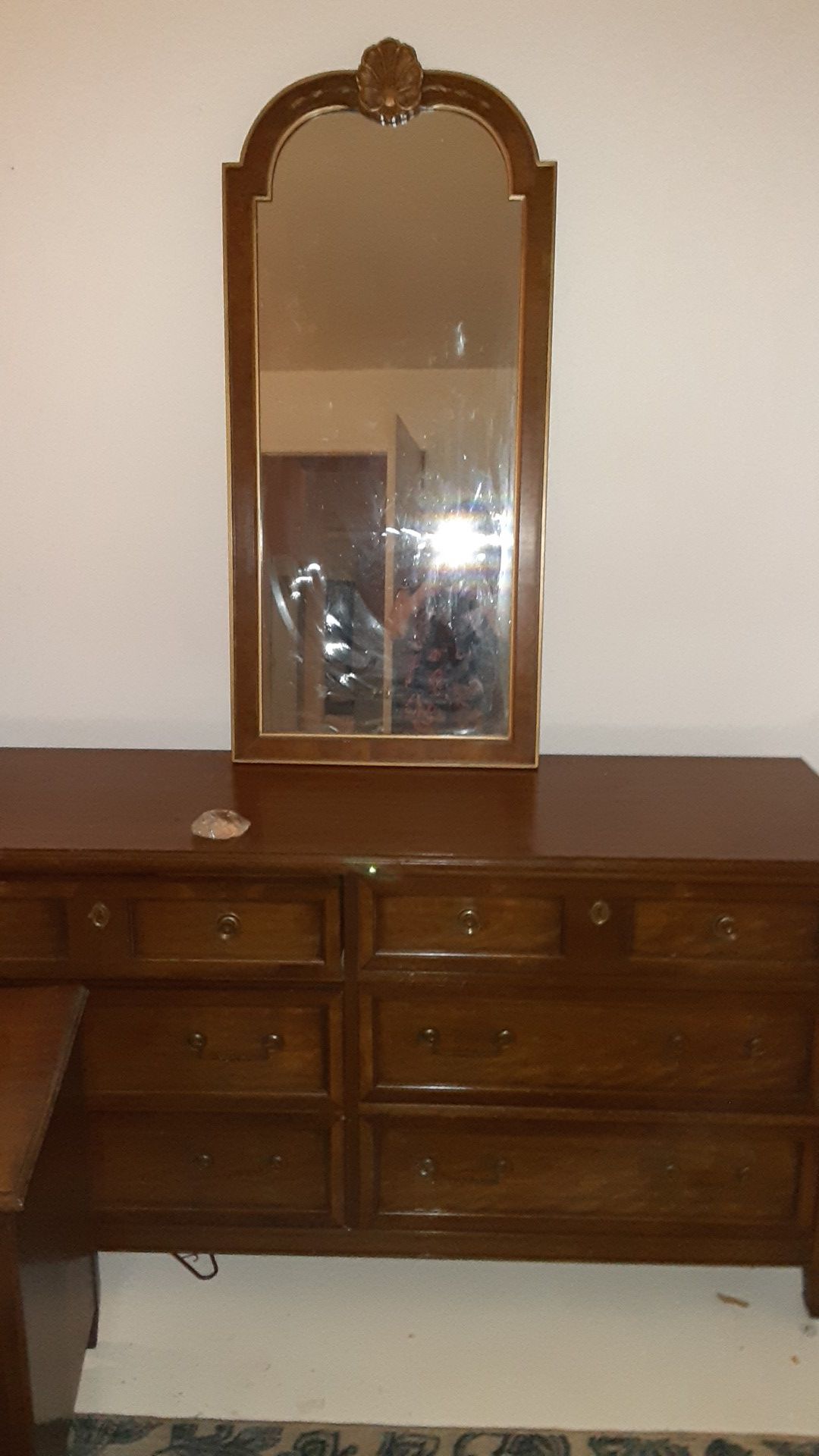 Nice dresser real wood. Mirror and 2 bedside tables