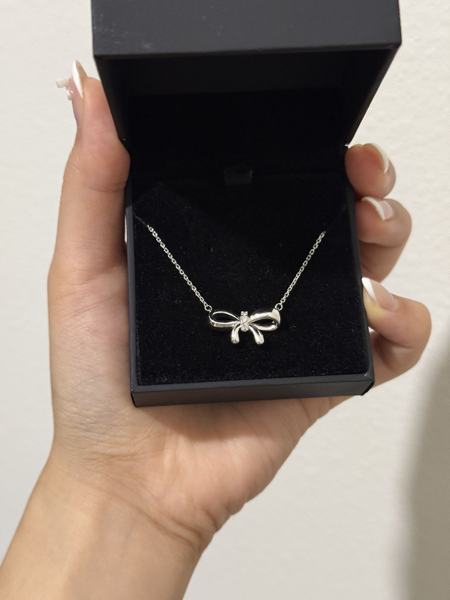 Jared silver diamond ribbon necklace