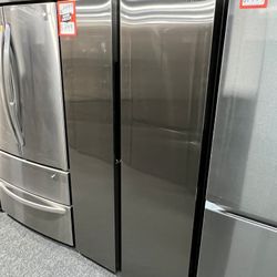 Samsung Refrigerator. 🚚WE DELIVER🚚