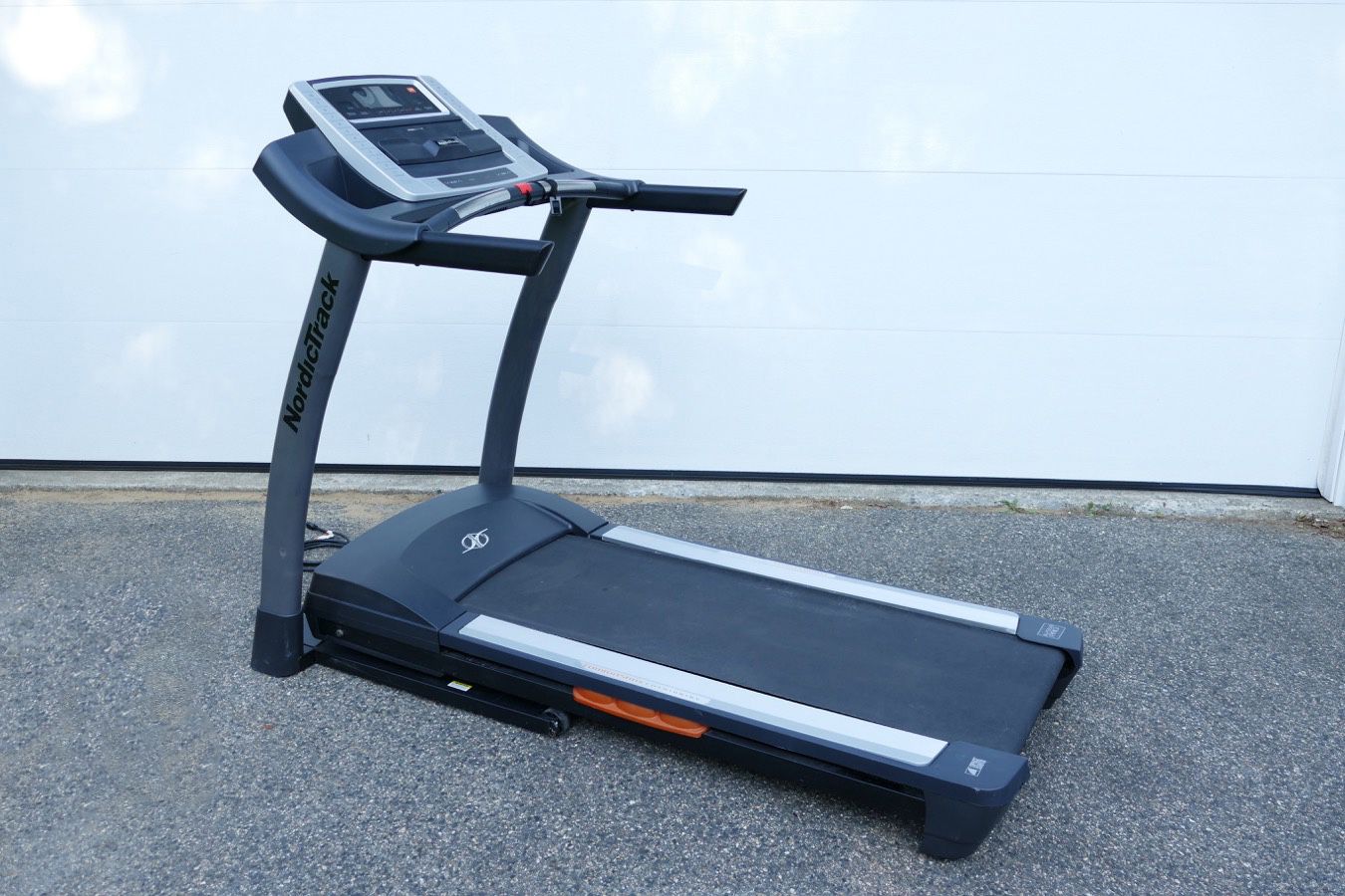 Nordic Track A2550 Pro Treadmill (folding) Works Perfect