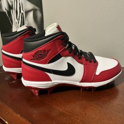Jordan 1 “Chicago” cleats 