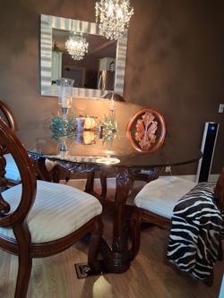 Dining table 5ft round beveled  glass top w/chairs
