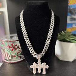 Triple cross mossinite pendant 