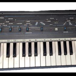 Vintage Bontempi ES 4800 Electronic Keyboard/Synthesizer Europa Series.