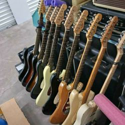 Fender SQUIRE STRATOCASTERs 