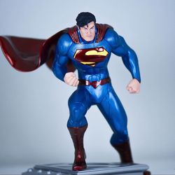 Jim Lee Superman statue. About 6.5” tall. Local pick up only.