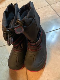 Snow boots - kid / girls USA Size 3 fits 9-11 years