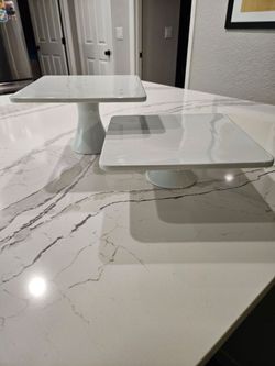 Square serving stands