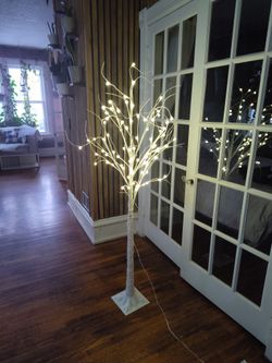 Light Up Tree Decor 