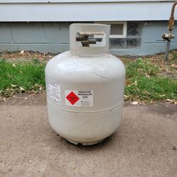  FULL   PROPANE  TANK 