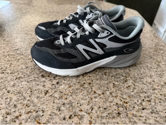 Nike new balance size 3 kids good condition verily used .