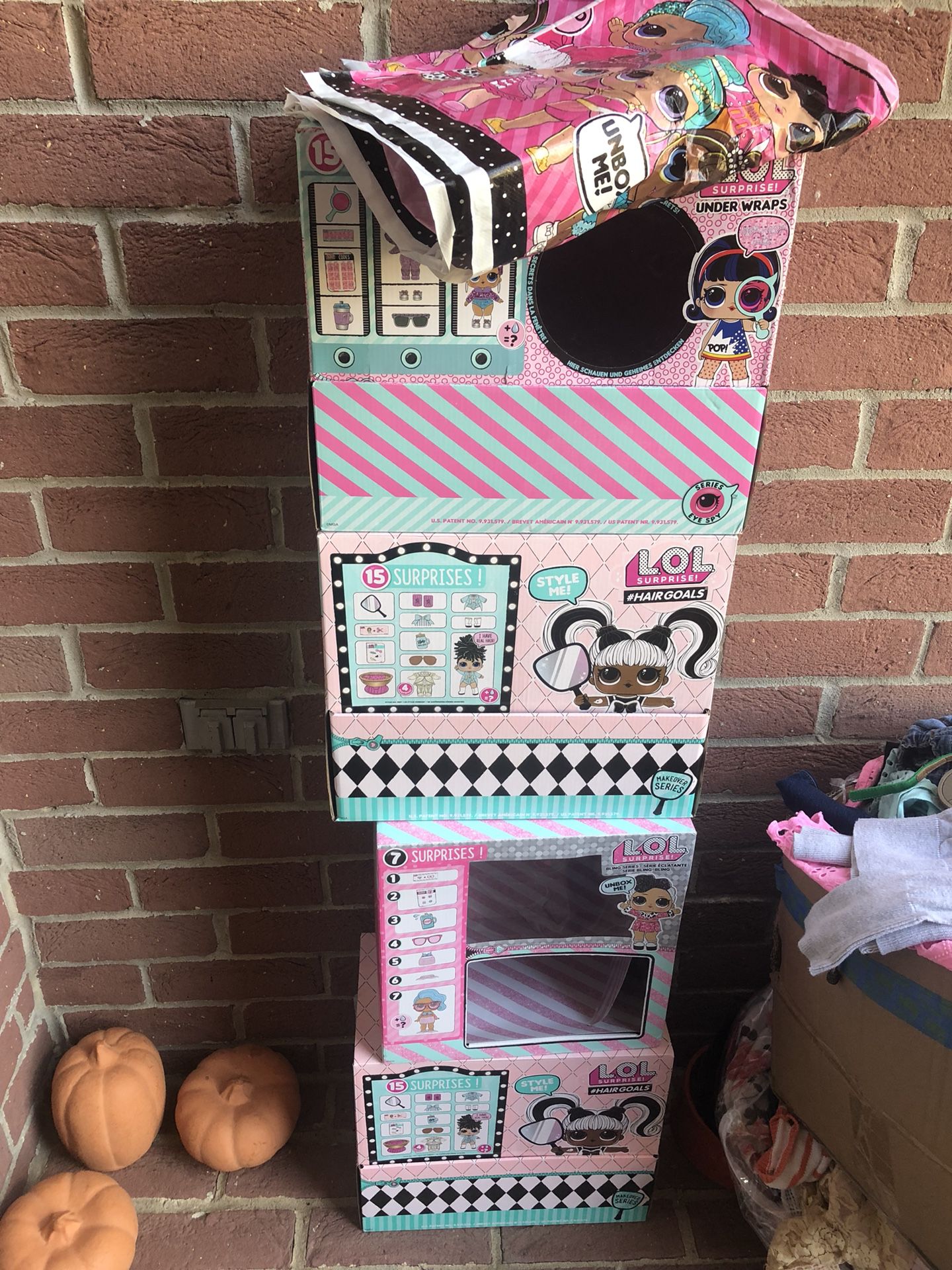 5 L.O.L doll boxes and table cover to use for birthday snacks