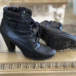 $5 Booties Size 8