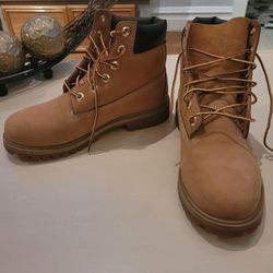 Size 6.5 Wheat Woman's Timberland Boots **Pick Up As Well