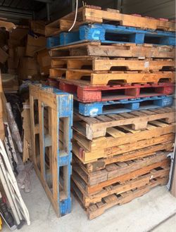 Free pallets I have about 25-30 first come first serve