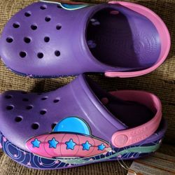Crocs brand new girls size 2 $15