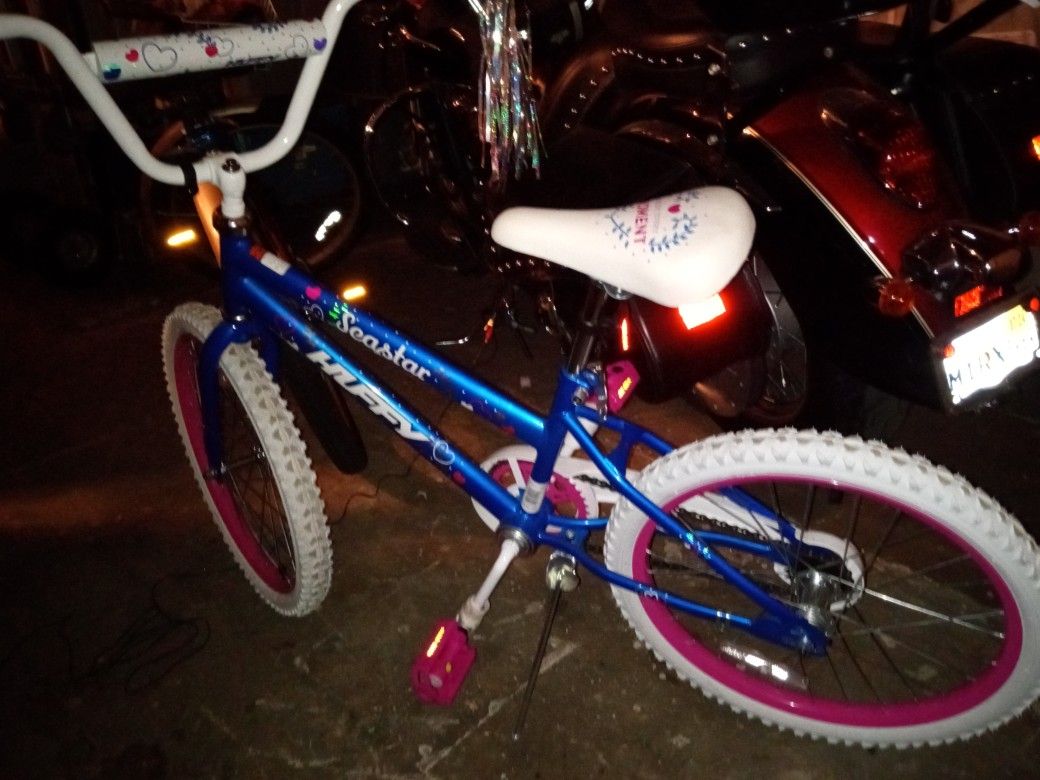 Girls Bike Huffy 20" New .