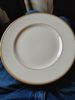 Set of 5 dinner plates