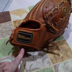 Wilson A9860 Softball Baseball Glove