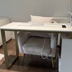 Ready-made workplace for a manicurist 