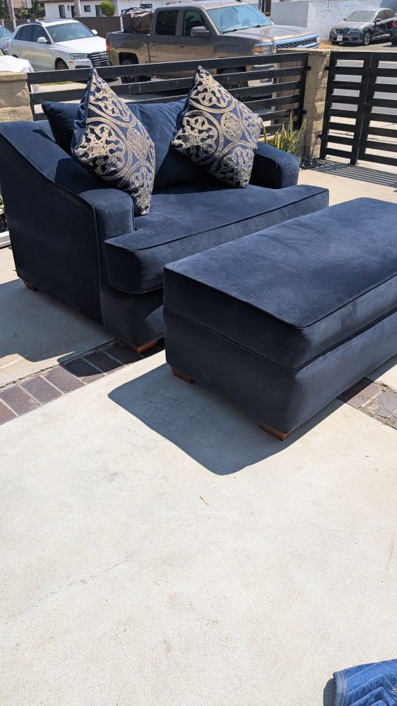 Kings Chair And Ottoman