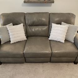 Haverty’s Ava Power Reclining Sofa / Couch