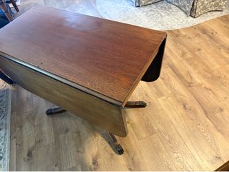 Drop leaf table