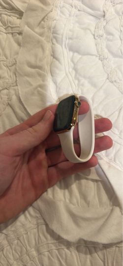 Apple Watch Gold Case White Sport Band