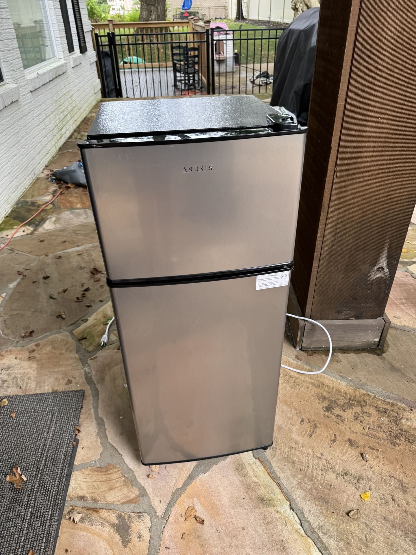 New 4.5 Cubic Fridge W/Freezer