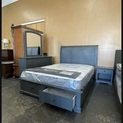 Gray Queen Platform Storage Bedroom Set 