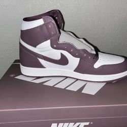 Brand New Jordan Retro 1 High OG, Men’s Size 10, With Box & 2 pairs of Laces 