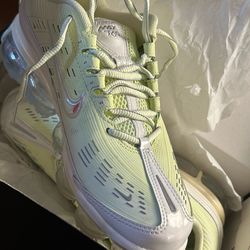 Nike VaporMax Light Green  Size US 10