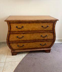 Bombay Chest