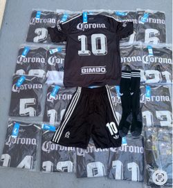AMÉRICA SOCCER UNIFORM SETS – $40 EACH ⚽️ 20 uniform sets available! 🟡 América Home – Yellow ⚫ América Away – Black Each player set includes: • Jer