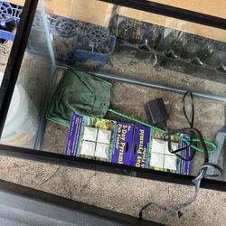 10 Gallon Fish Tank / Full Hood $25