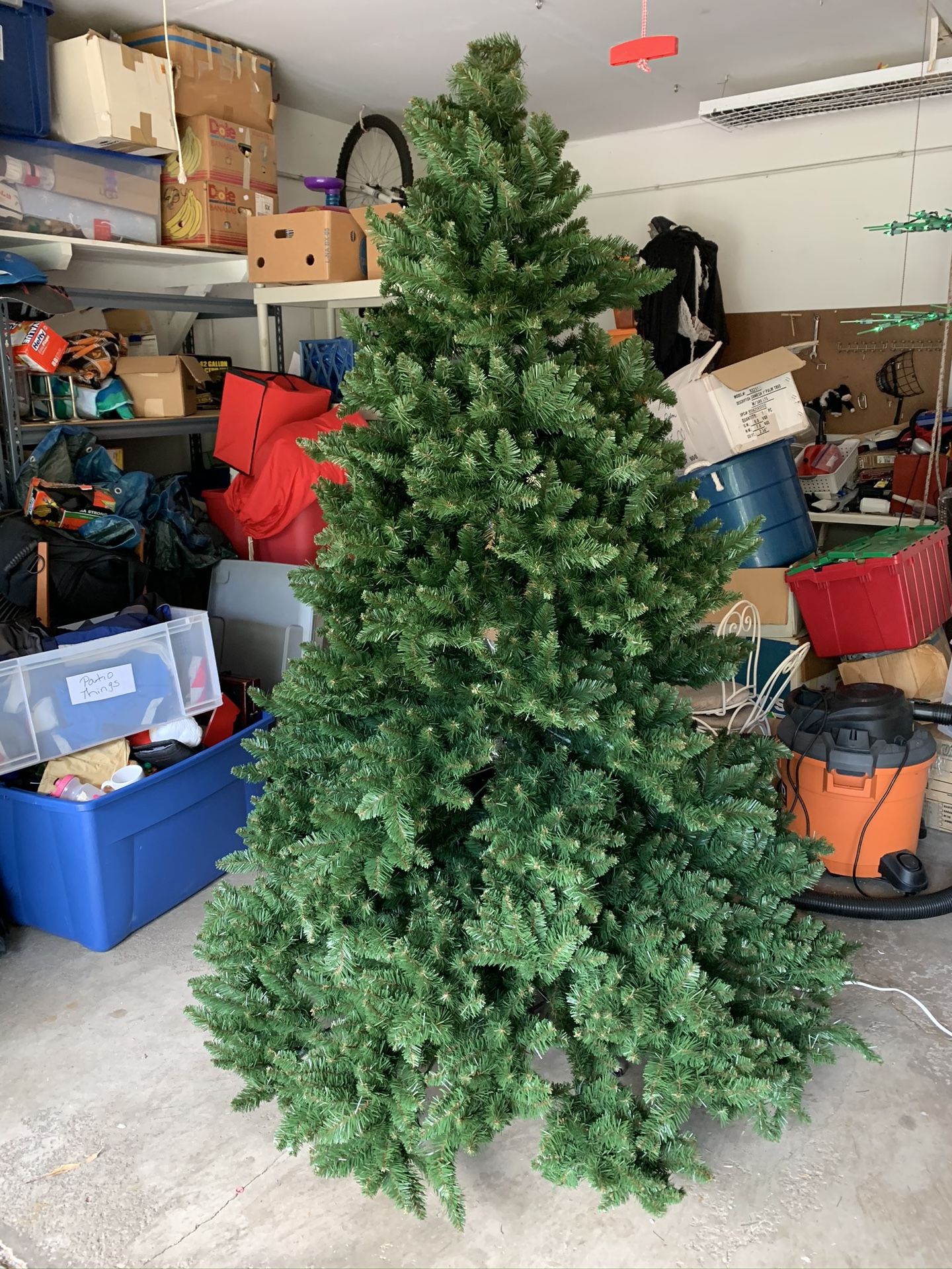Artificial tree about 71/2 to 8ft A very nice tree.