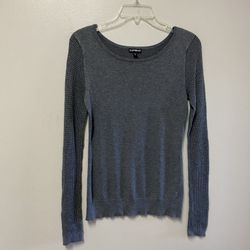 Women’s EXPRESS rayon/Nylon/Spandex, Gray Long Sleeve PullOver Stretch Top… Size Medium