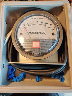 Dwyer series 2002 Magnehelic differential pressure gauge