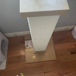 Scratching post!